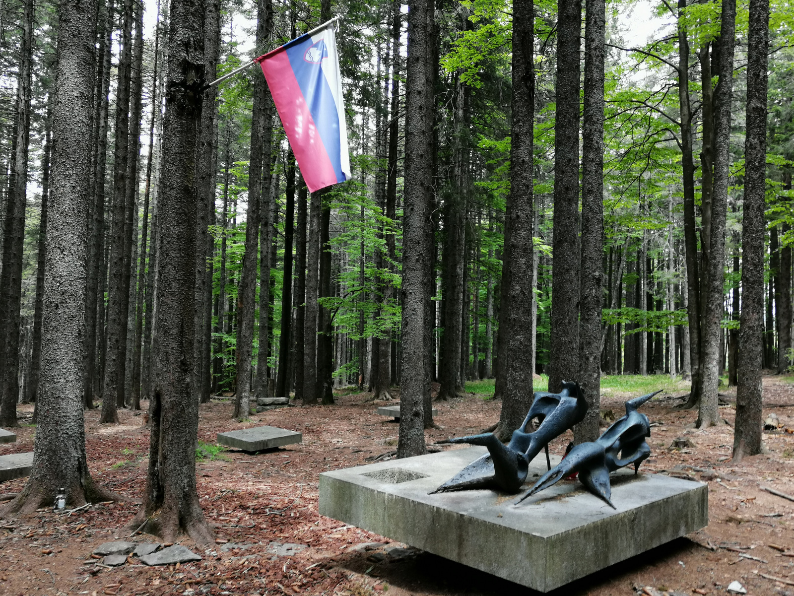 Spomenik Trije žeblji, Osankarica