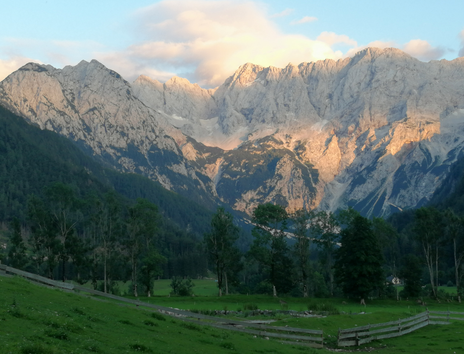 Zgornje Jezersko, Jezersko, jutranji pogled na gore
