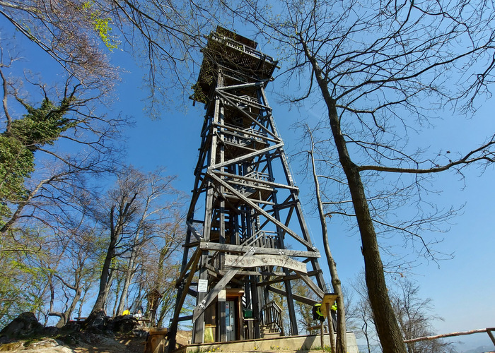 Stolp ljubezni, Žusem